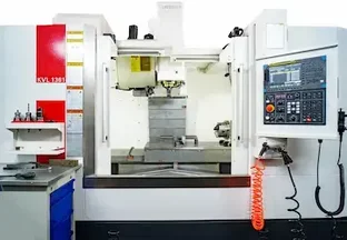 Фрезерный 3-х координатный станок с ЧПУ Spinner